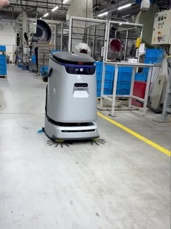 Der AGIBOT C5 im laufenden Betrieb bei Hugo Benzing